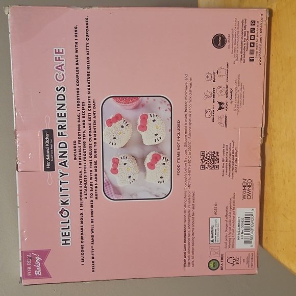 Hello Kitty Cupcake Making Set - Picture 2 of 2